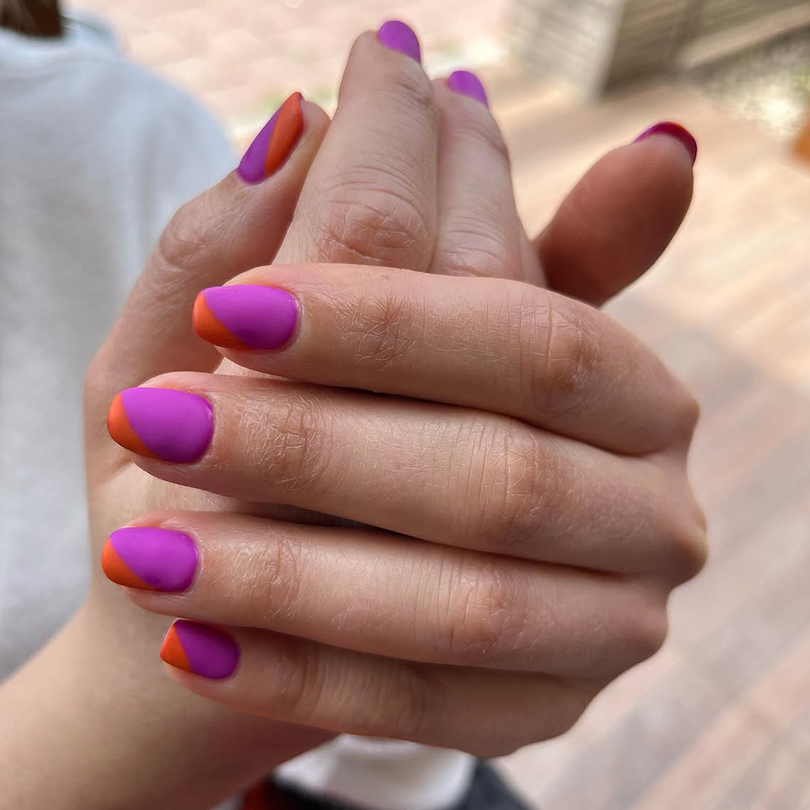 Mor ve turuncu geometrik nail art