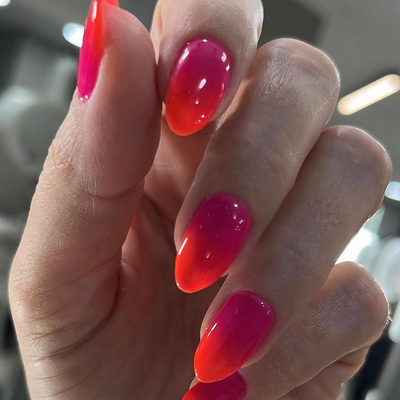 Pembe ve turuncu ombre tırnak tasarımı